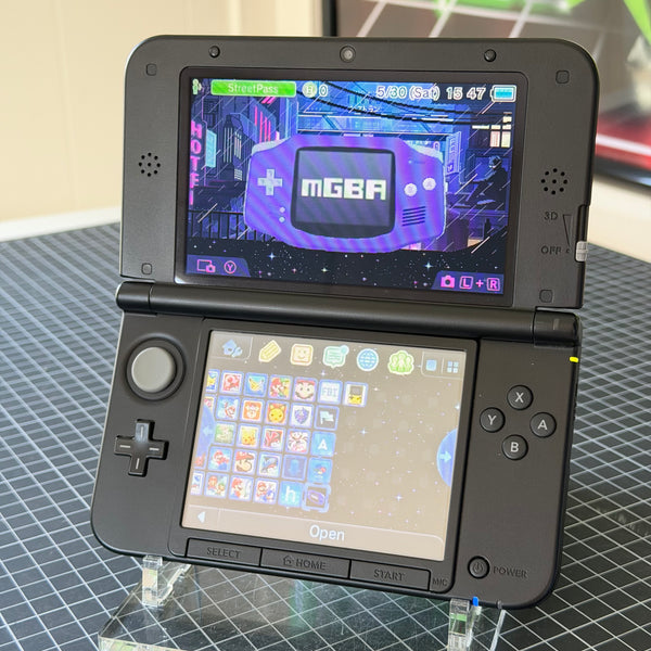 3DS XL! | Grey | MODDED w/ 64gb SD card