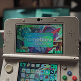 3DS! | WHITE | MODDED w/ 128gb SD card